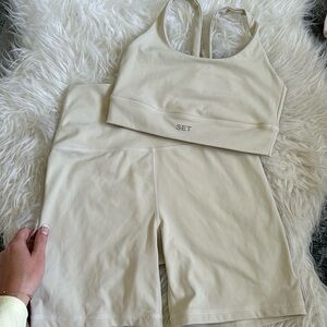 Set Active bra and biker shorts